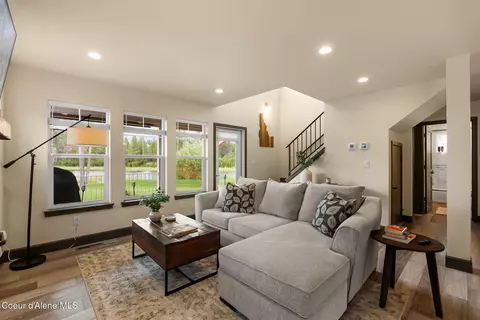 Living - 52 Pomrankey Ln, Dover, ID 83825 photo 2 of 2