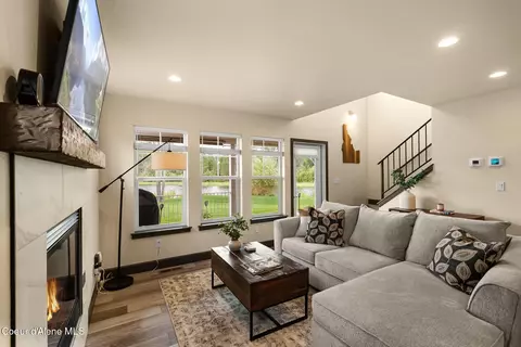 Living - 52 Pomrankey Ln, Dover, ID 83825 photo 1 of 2