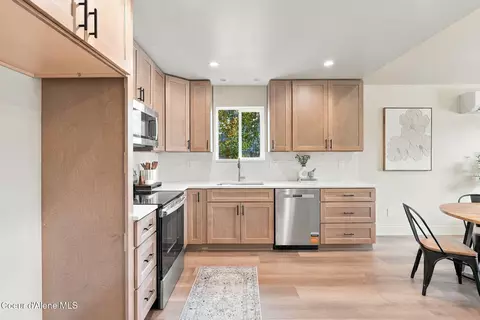 Kitchen - 368 Old Diamond Mill Loop Rd, Oldtown, ID 83822 photo 3 of 4
