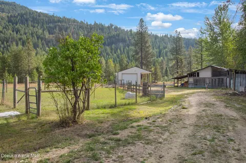 Exterior - 3596 Upper Pack River Rd, Sandpoint, ID 83864 photo 10 of 20