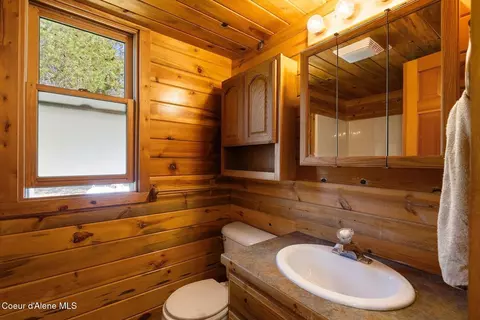 Bath - 130 Cable Dr, Sagle, ID 83860 photo 5 of 5
