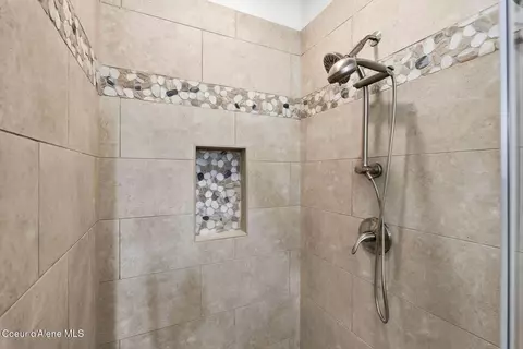 Bath - 130 Cable Dr, Sagle, ID 83860 photo 3 of 5