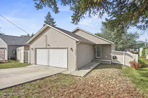 32425 N 8th Ave, Spirit Lake, ID 83869