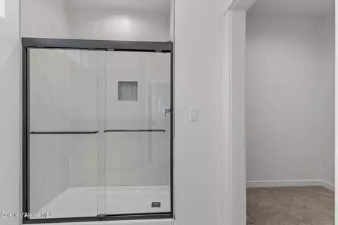 Bath - 111 Trail Blazer Ct, Pinehurst, ID 83850 photo 2 of 3