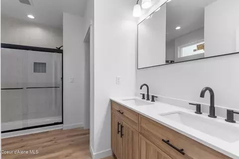 Bath - 111 Trail Blazer Ct, Pinehurst, ID 83850 photo 1 of 3