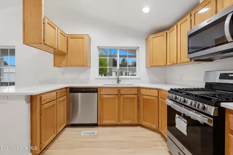 Kitchen - 1816 W Bounty Loop, Hayden, ID 83835 photo 2 of 3