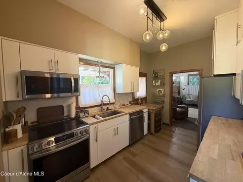 Kitchen - 119 Pine St, Wallace, ID 83873 photo 3 of 5