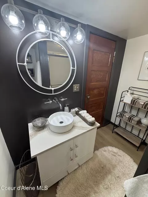 Bath - 119 Pine St, Wallace, ID 83873 photo 1 of 2