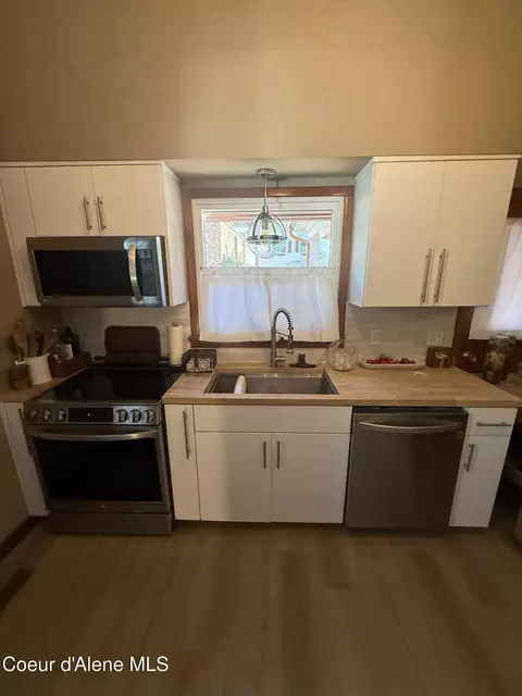 Kitchen - 119 Pine St, Wallace, ID 83873 photo 5 of 5