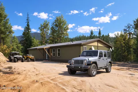 16817 N Right Fork Rd, Hauser, ID 83854