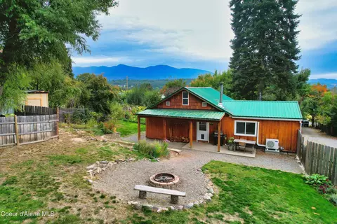 6733 Chippewa Dr, Bonners Ferry, ID 83805