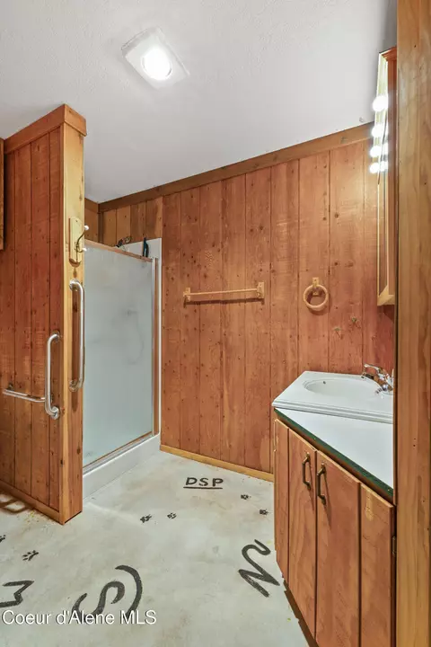 Bath - 9219 E Son Shine Way, Athol, ID 83801 photo 4 of 5