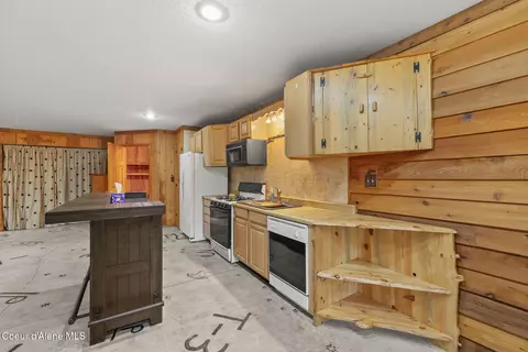 Kitchen - 9219 E Son Shine Way, Athol, ID 83801 photo 5 of 6