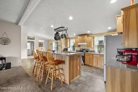 Kitchen - 9219 E Son Shine Way, Athol, ID 83801 photo 2 of 6