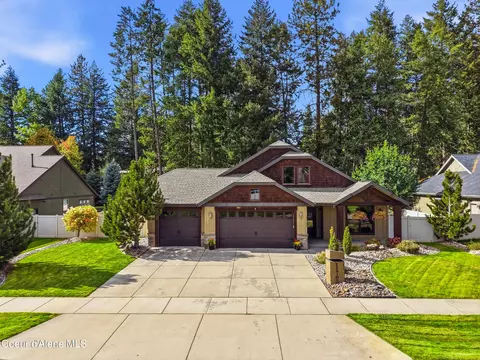 11763 N Rocking R Rd, Hayden, ID 83835