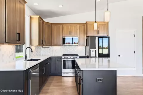 Kitchen - 1067 E Percival Ave, Post Falls, ID 83854 photo 2 of 4