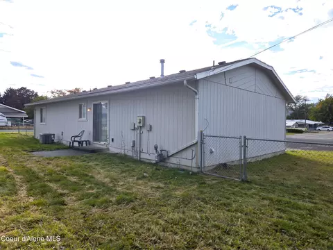 Exterior - 302 W 12th Ave, Post Falls, ID 83854 photo 3 of 4