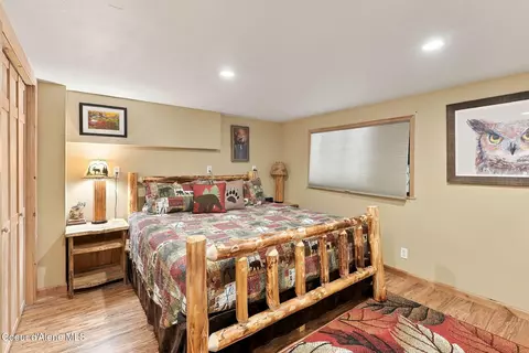 Bedroom - 1013 Mountain View Dr, Sandpoint, ID 83864 photo 4 of 12