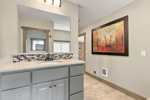 Entry Way - 1013 Mountain View Dr, Sandpoint, ID 83864 photo 3 of 4
