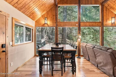 Dining - 1013 Mountain View Dr, Sandpoint, ID 83864 photo 2 of 3