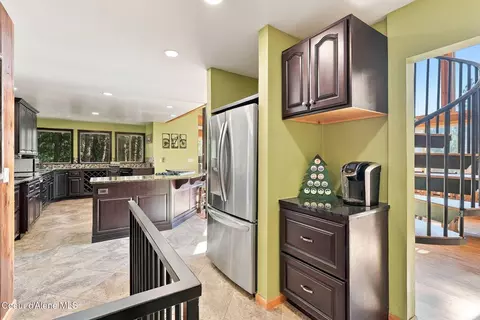Kitchen - 1013 Mountain View Dr, Sandpoint, ID 83864 photo 7 of 11