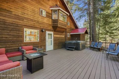 Exterior - 1013 Mountain View Dr, Sandpoint, ID 83864 photo 4 of 13