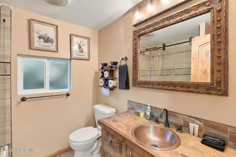 Bath - 1013 Mountain View Dr, Sandpoint, ID 83864 photo 6 of 9