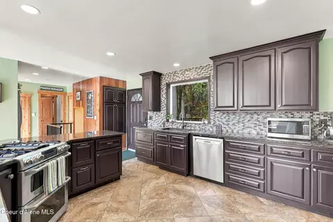 Kitchen - 1013 Mountain View Dr, Sandpoint, ID 83864 photo 3 of 11