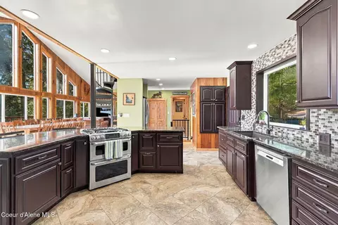 Kitchen - 1013 Mountain View Dr, Sandpoint, ID 83864 photo 5 of 11