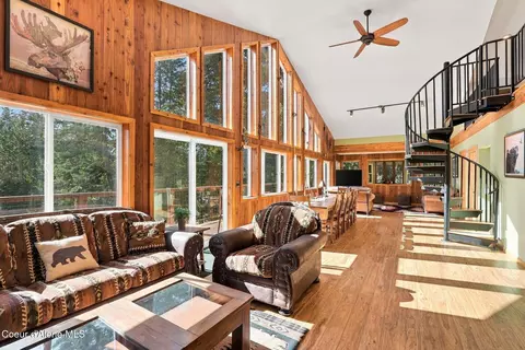Living - 1013 Mountain View Dr, Sandpoint, ID 83864 photo 1 of 5