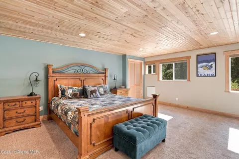 Bedroom - 1013 Mountain View Dr, Sandpoint, ID 83864 photo 9 of 12