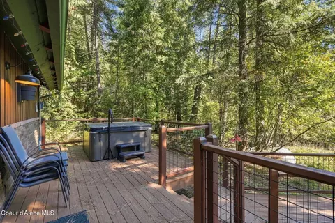 Exterior - 1013 Mountain View Dr, Sandpoint, ID 83864 photo 11 of 13