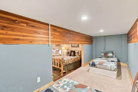 Bedroom - 1013 Mountain View Dr, Sandpoint, ID 83864 photo 7 of 12