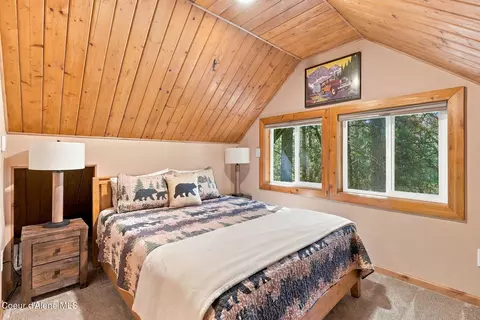 Bedroom - 1013 Mountain View Dr, Sandpoint, ID 83864 photo 12 of 12