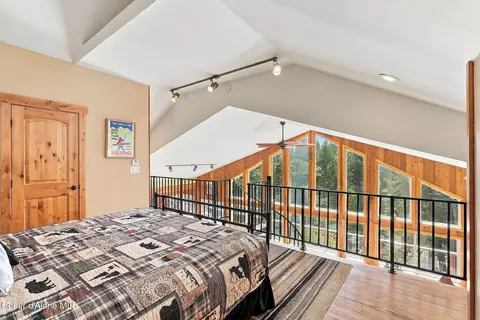 Bedroom - 1013 Mountain View Dr, Sandpoint, ID 83864 photo 2 of 12