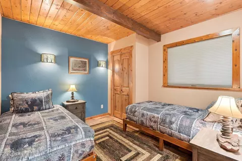 Bedroom - 1013 Mountain View Dr, Sandpoint, ID 83864 photo 11 of 12