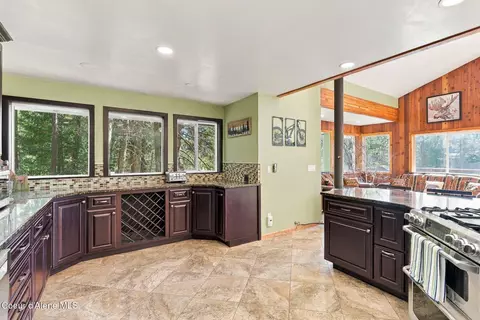 Kitchen - 1013 Mountain View Dr, Sandpoint, ID 83864 photo 4 of 11