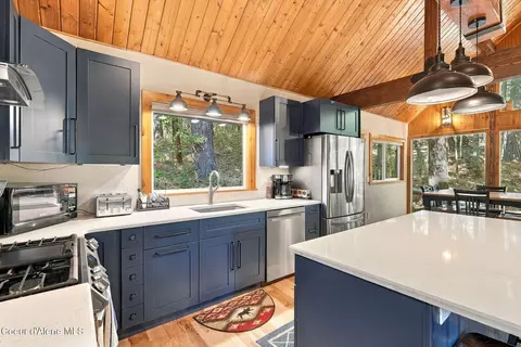 Kitchen - 1013 Mountain View Dr, Sandpoint, ID 83864 photo 10 of 11