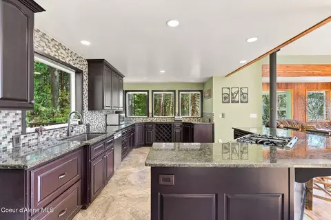 Kitchen - 1013 Mountain View Dr, Sandpoint, ID 83864 photo 6 of 11