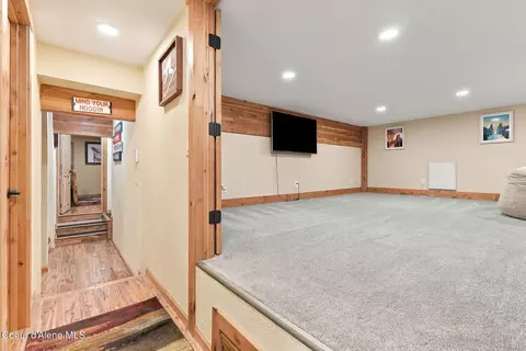 Entry Way - 1013 Mountain View Dr, Sandpoint, ID 83864 photo 2 of 4