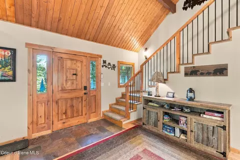 Entry Way - 1013 Mountain View Dr, Sandpoint, ID 83864 photo 4 of 4