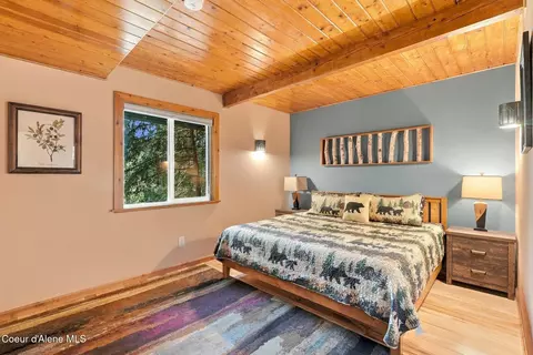 Bedroom - 1013 Mountain View Dr, Sandpoint, ID 83864 photo 10 of 12