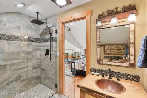 Bath - 1013 Mountain View Dr, Sandpoint, ID 83864 photo 1 of 9