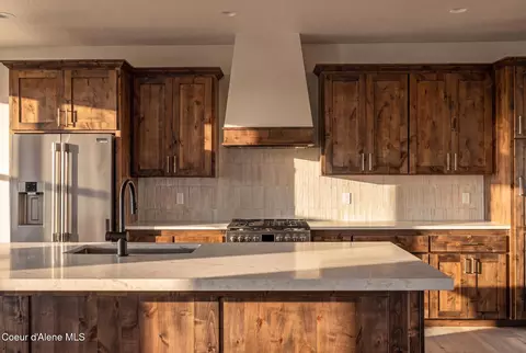 Kitchen - 1971 E Yellow Pine Ave, Athol, ID 83801 photo 5 of 7