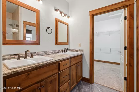 Bath - 3302 W Magistrate Loop, Hayden, ID 83835 photo 2 of 4