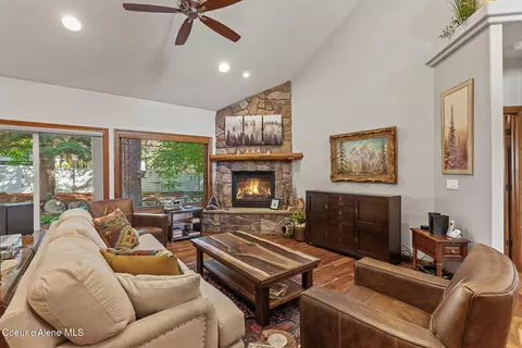 Living - 673 E Arena Loop, Hayden, ID 83835 photo 1 of 4