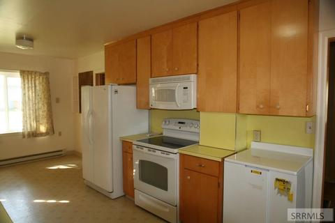 301 S 3rd St, Challis, ID 83226 photo 4
