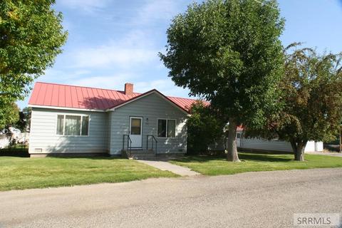 301 S 3rd St, Challis, ID 83226 photo 1