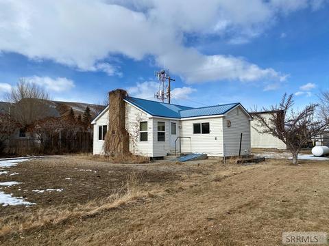 1140 E Pleasant Ave, Challis, ID 83226 photo 1