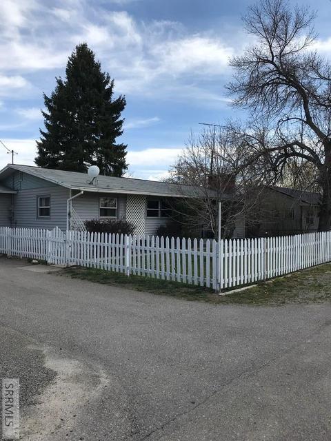 8 Pine St, Salmon, ID 83467 photo 1